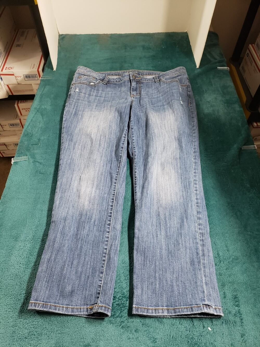 Apt 9 Jeans Size 12 Women Blue Pants Stretch Denim Mid Rise Straight Cropped